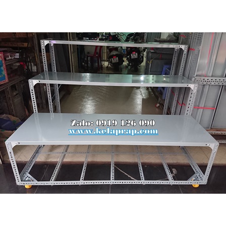 Kệ V lỗ - Mã số: V40.01 . Gồm 1 tầng mâm màu xám. Đầy đủ ốc - ke - đế lót - thép V3x3 dày 1.5ly