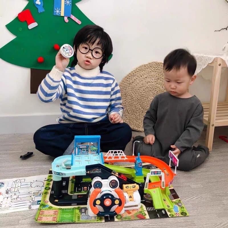 ĐỒ CHƠI BÃI ĐỔ XE KÈM VÔ LĂNG ĐIỀU KHIỂN HIỆU ỨNG ÂM THANH KÈM 4 XE CON