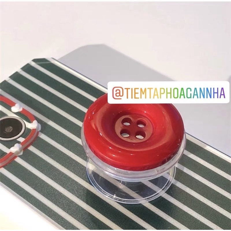 Ốp lưng noen mix cây thông, kẹo gậy và chiếc nút của Tiệm tạp hoá gần nha