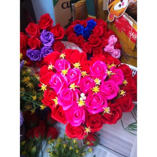 bó hoa sáp 26 bông hình trái tim kèm cỏ điểm