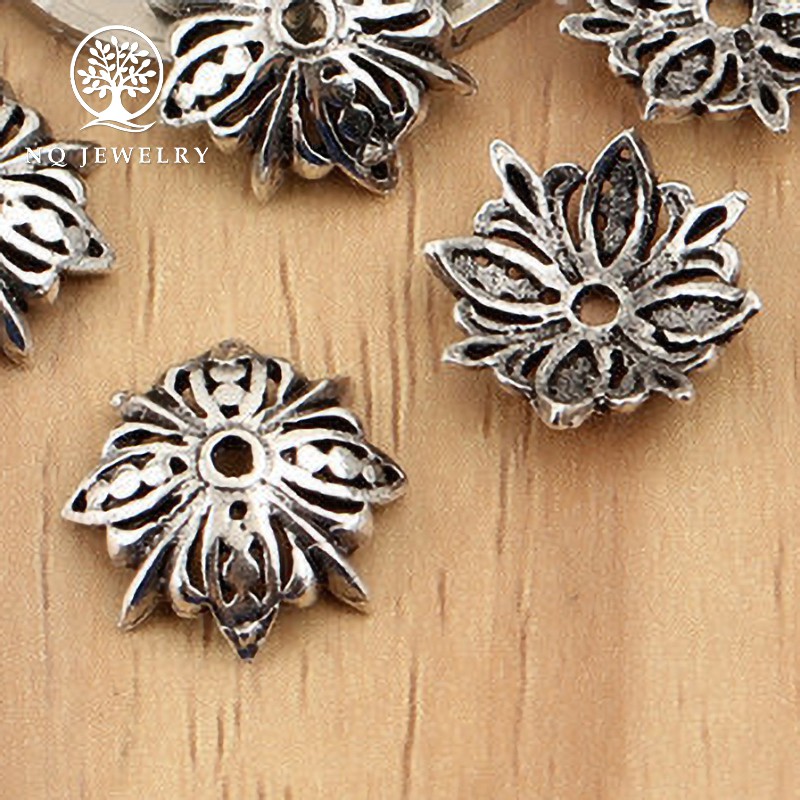 Charm chặn đầu khay hoa rỗng - NQ Jewelry