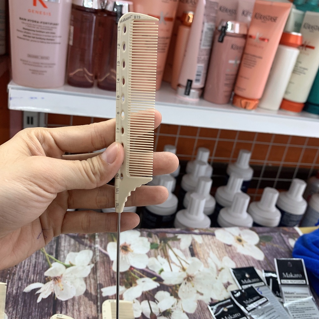 Lược cắt tóc Siêu Xịn Makaro có nhiều mẫu mã