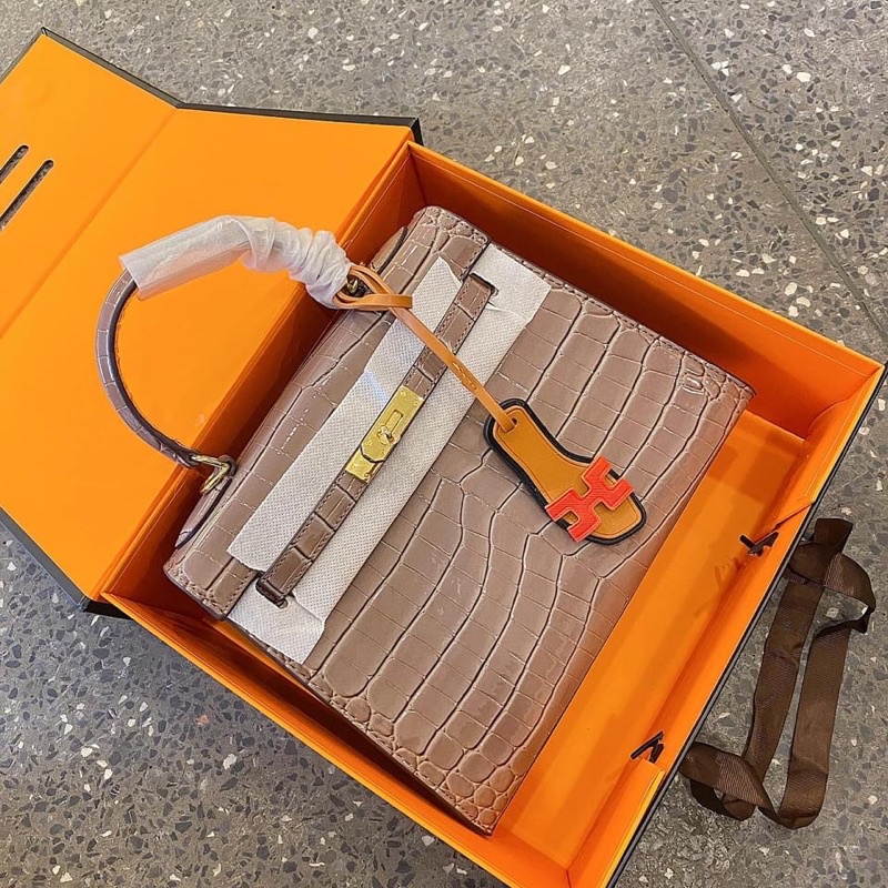 Túi xách nữ sz 21-25hàng full hộp , tặng kèm khăn lụa