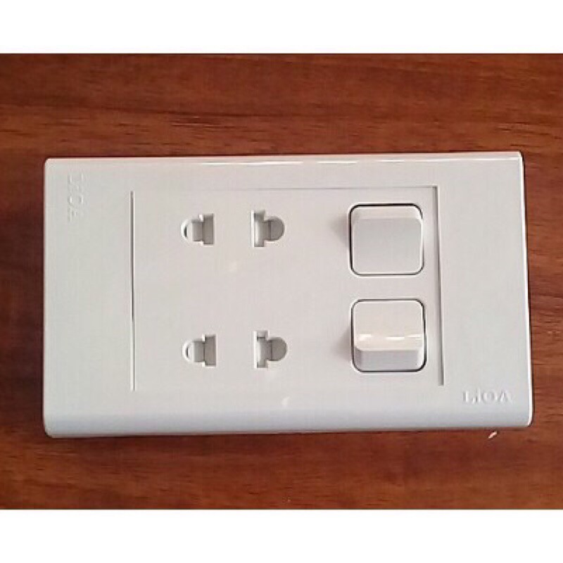 Ổ cắm LIOA 2 ,3 chấu với công tắc
