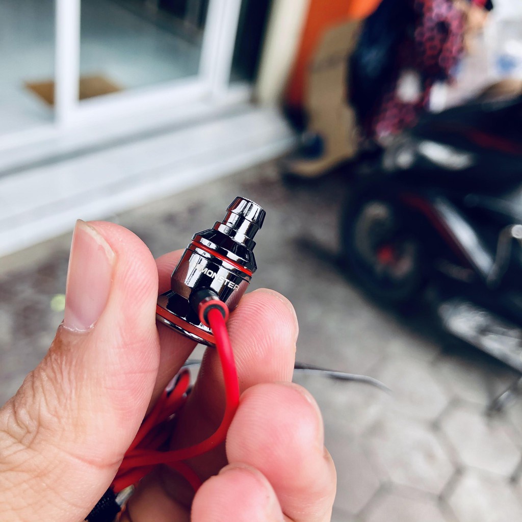 Tai nghe iBeats Monster.Thiết kế thể thao, chất âm trầm mạnh mẽ, bass sâu dày. Chân kết nối 3.5mm