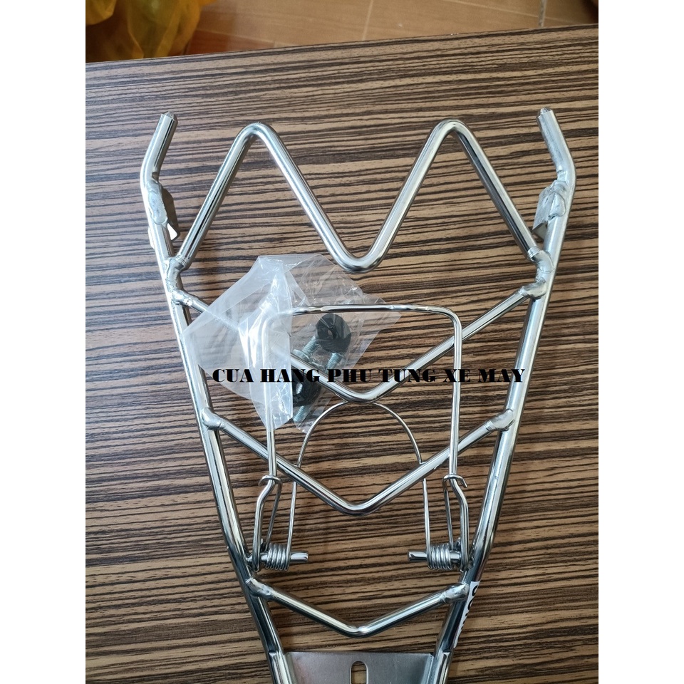 Baga giữa xe Sonic inox sáng, đẹp