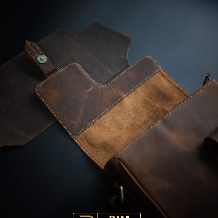 Túi đeo chéo da bò sáp. Độc đẹp lạ