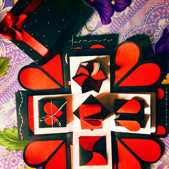 Love box đỏ đen
