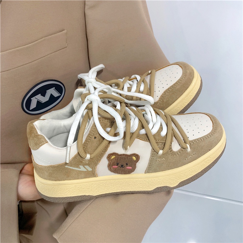 Giày sneaker IELGY in họa tiết gấu thắt dây thời trang