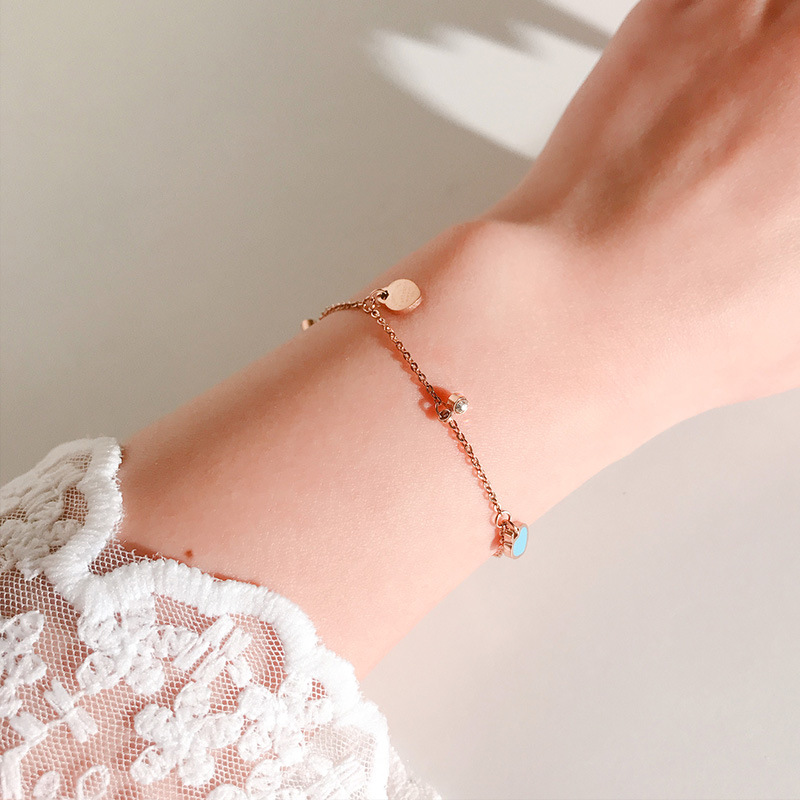 Vòng tay thép titan mặt hình trái tim mạ vàng 18k