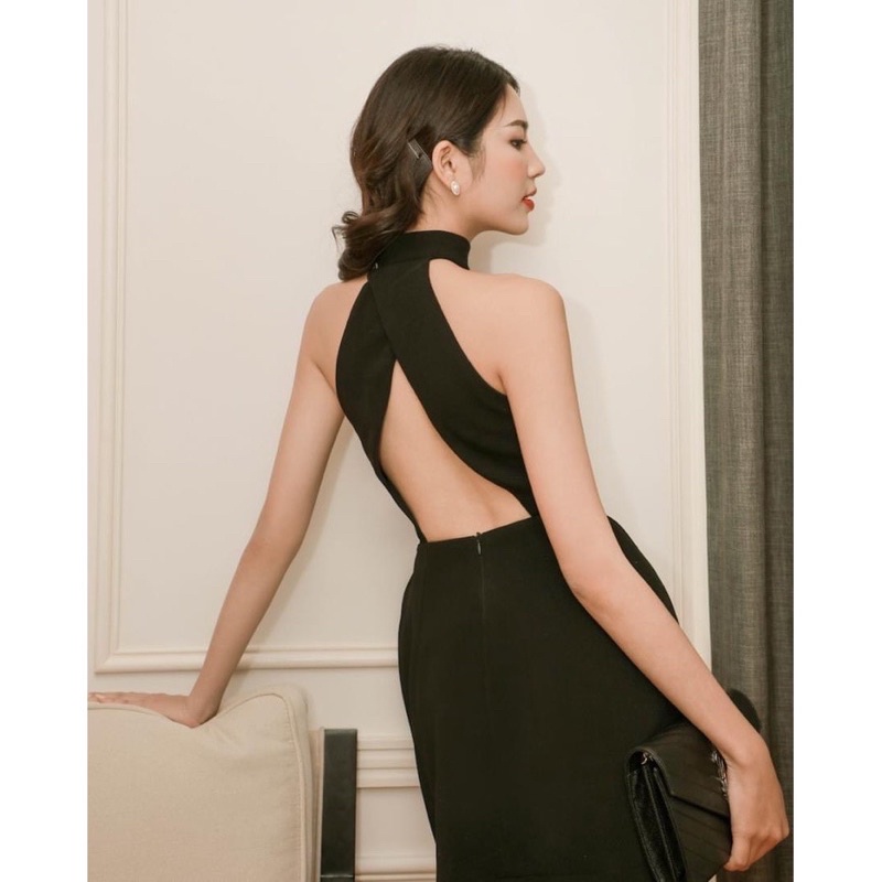 Đầm Yếm Hở Lưng Sau Sexy Nhưng Vẫn Thanh Lịch