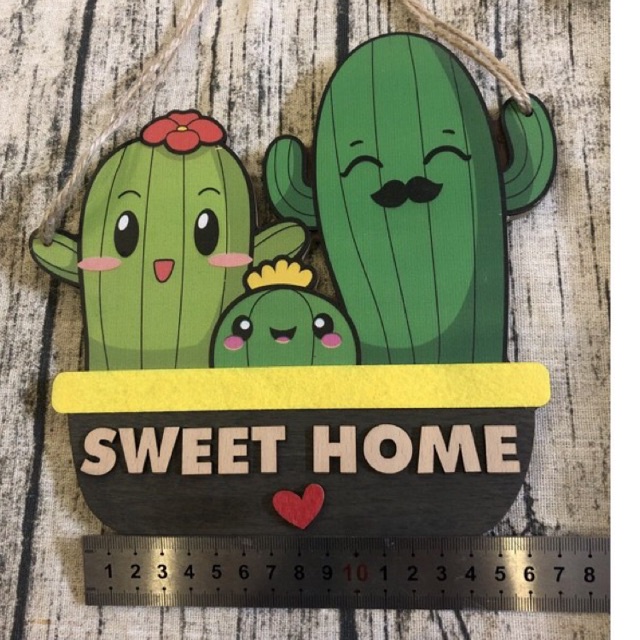 Bảng gỗ trang trí chữ Sweet home hình gia đình cây xương rồng xanh mát