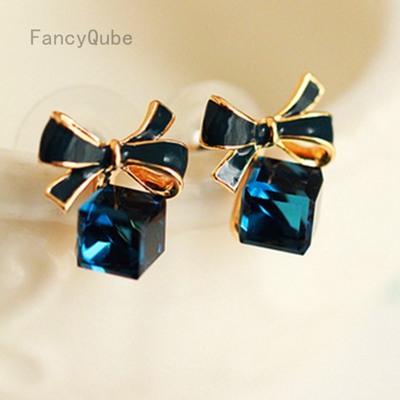 Khuyên Tai Nữ Trang Đính Pha Lê Tạo Hình Độc Đáo