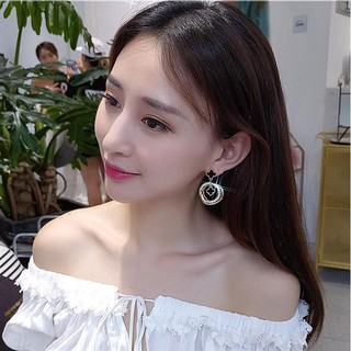 Khuyên tai cỏ bốn lá lồng vòng tròn