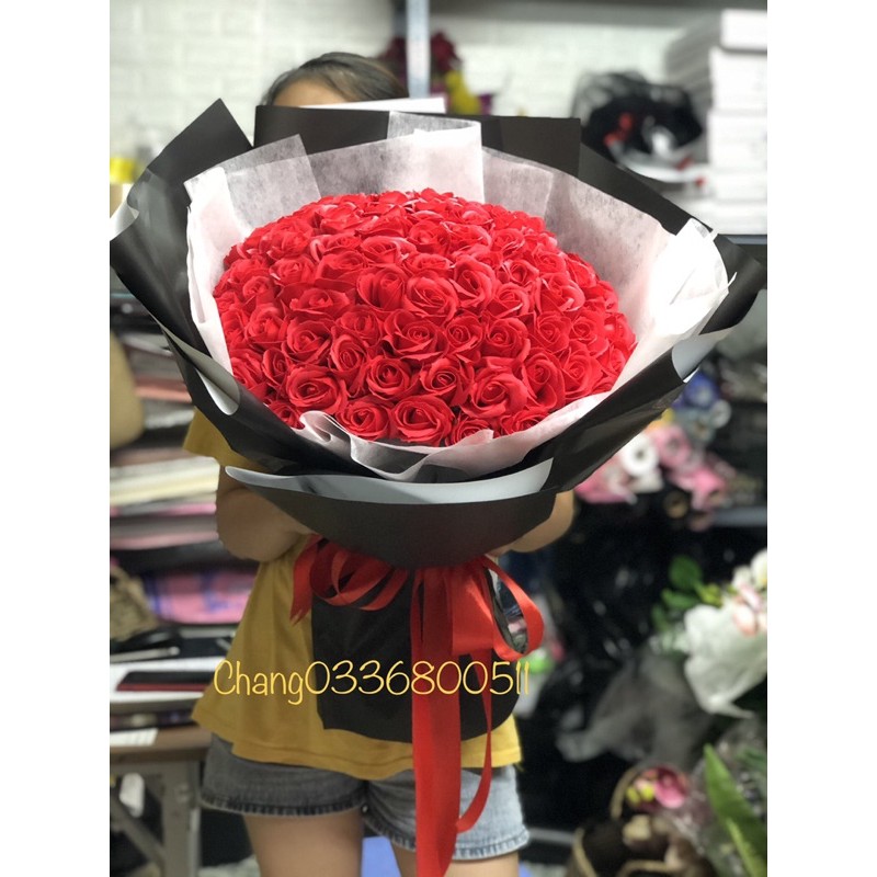 Bó hoa sáp Hàn Quốc 50 bông sang bọc đen trắng - HN3