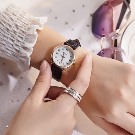 Đồng hồ thời trang nam nữ KASIQI chính hãng, dây da đeo êm tay, mặt số dể xem giờ ( Mã: AKSQ01 ) | BigBuy360 - bigbuy360.vn