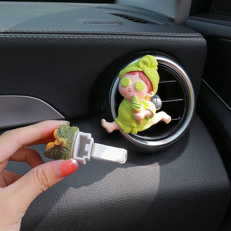 Sáp thơm gắn lỗ thông gió xe hơi hình thiếu nữ sầu riêng dễ thương