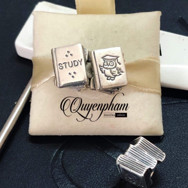 Charm sách cú