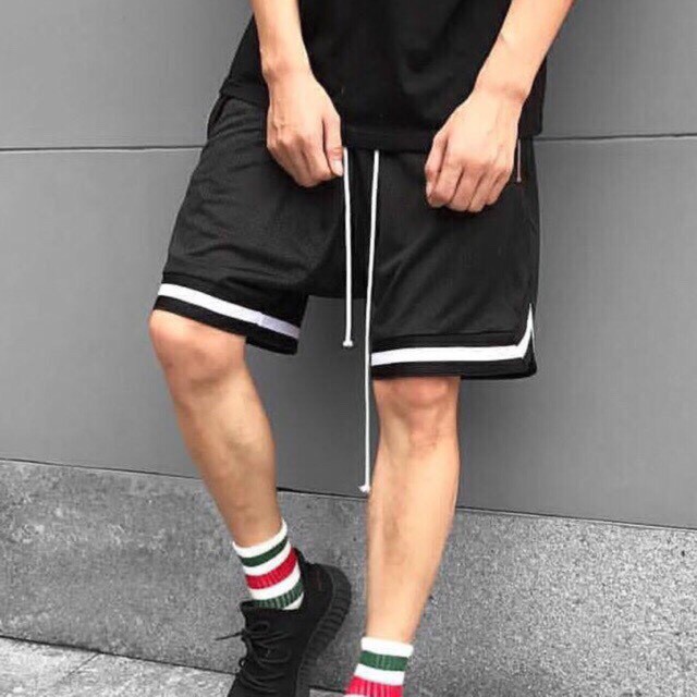 Quần short 1v unisex form rộng vải thun poly 2 da 4 chiều đen  - Quần short v line thể thao lưng thun ống rộng | BeWay | BigBuy360 - bigbuy360.vn