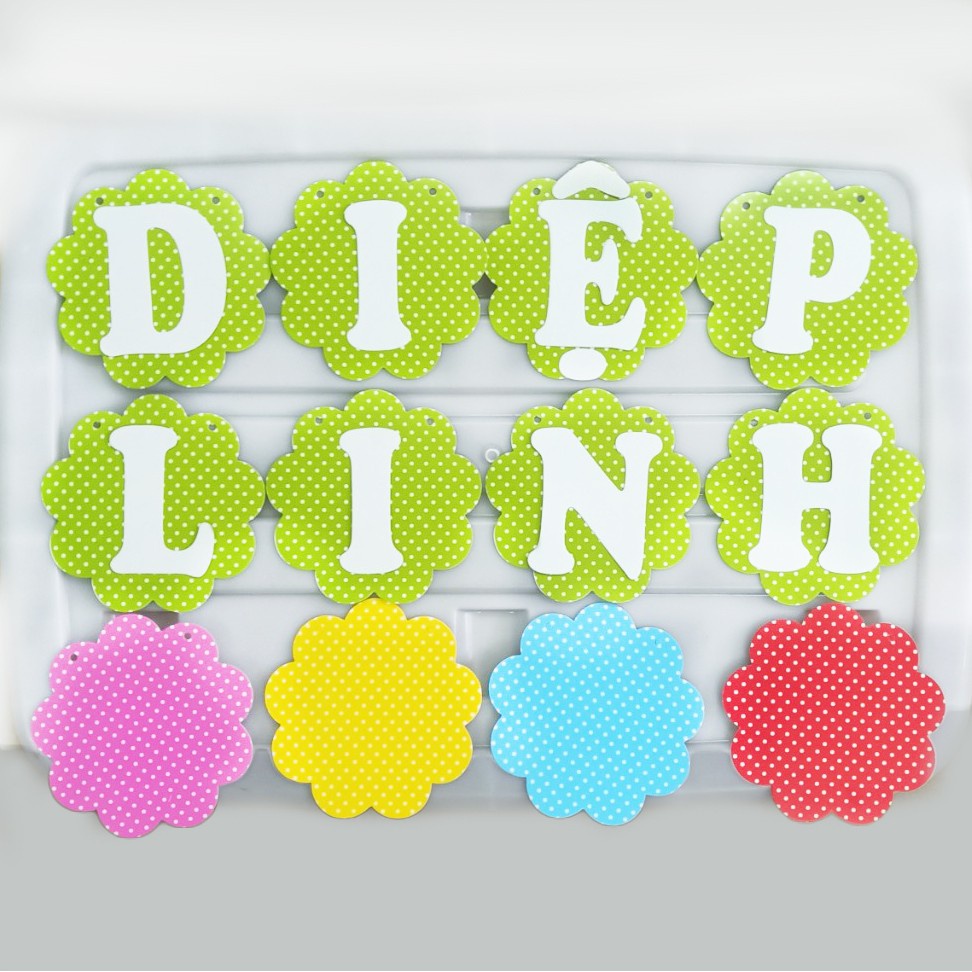 Dây cờ bông hoa chữ cái ghép tên bé kèm chữ