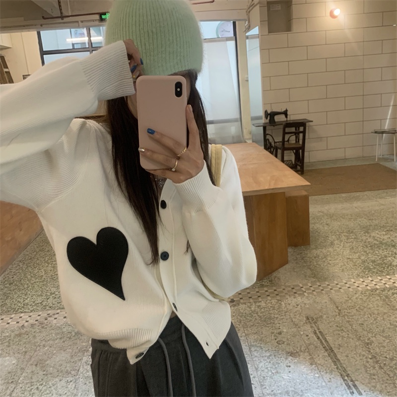 Áo khoác len cardigan cổ chữ V in hình trái tim phong cách retro thời trang Hàn Quốc cho nữ