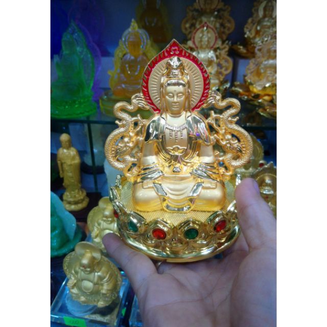 Tượng Quan Âm để xe hơi