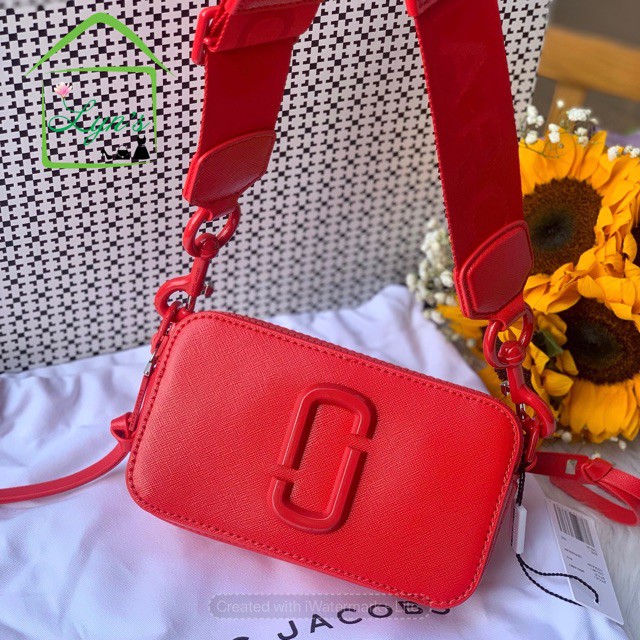 Túi Marc Jacobs Snapshot geranium đỏ tuyệt đối, cho 1 năm đỏ tròn vẹn 😍