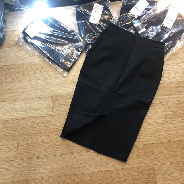 Chân váy bút chì umi xẻ sau | BigBuy360 - bigbuy360.vn