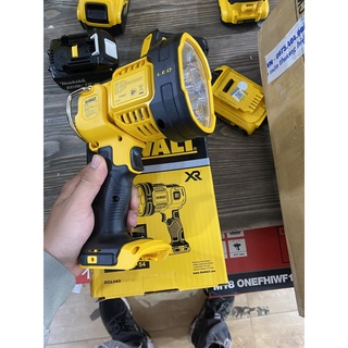 Đèn LED dùng pin 20V DeWalt DCL043N-KR (Chưa Pin & Sạc) (Thân đèn pin cầm tay Dewalt DCL043, Đèn pin Dewalt 20v)