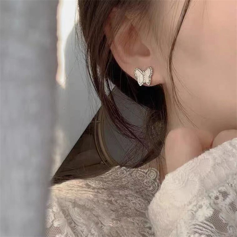 Khuyên Tai Hình Bướm Đính Đá Dễ Thương Dành Cho Nữ