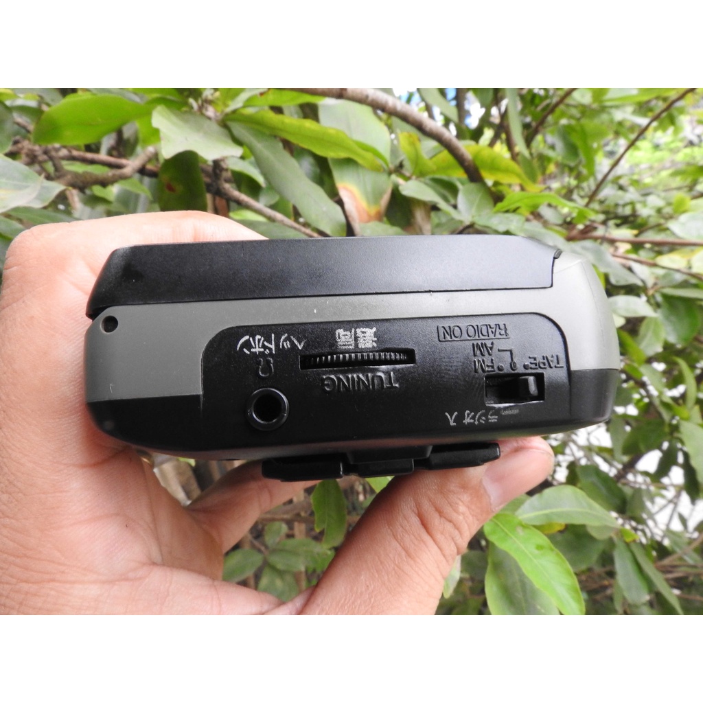 Máy nghe nhạc Cassette Stereo AIWA RS210 thu đài Radio AM FM108 kiểu máy đẹp thời trang nhỏ gọn