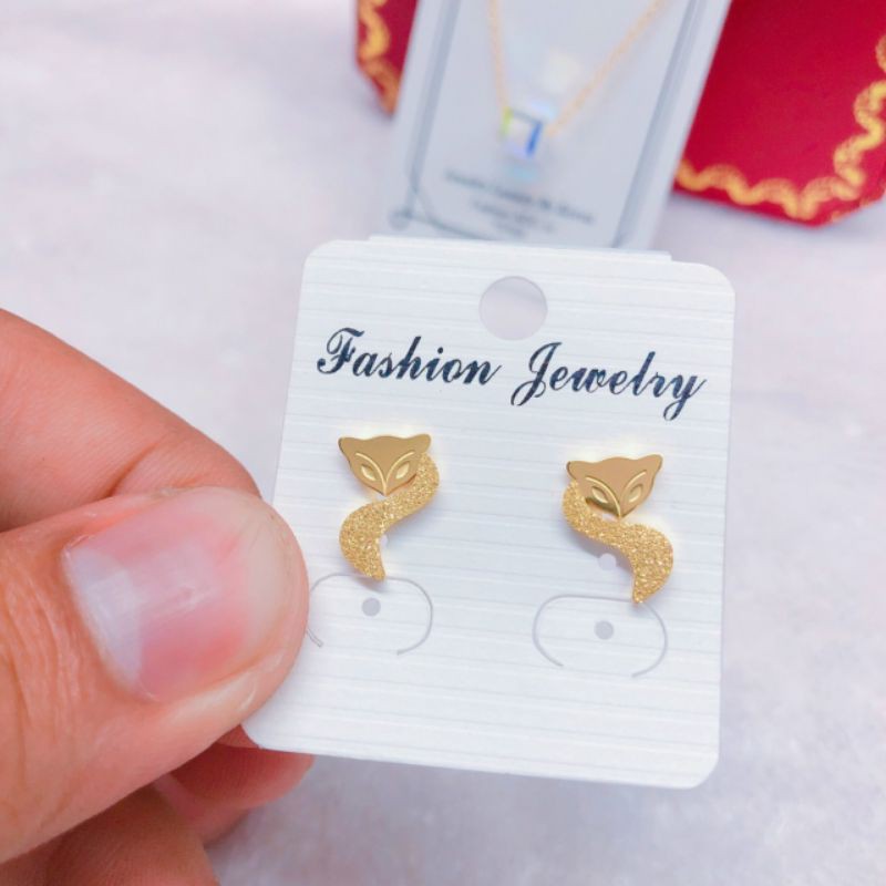 Bông tai titan hồ ly