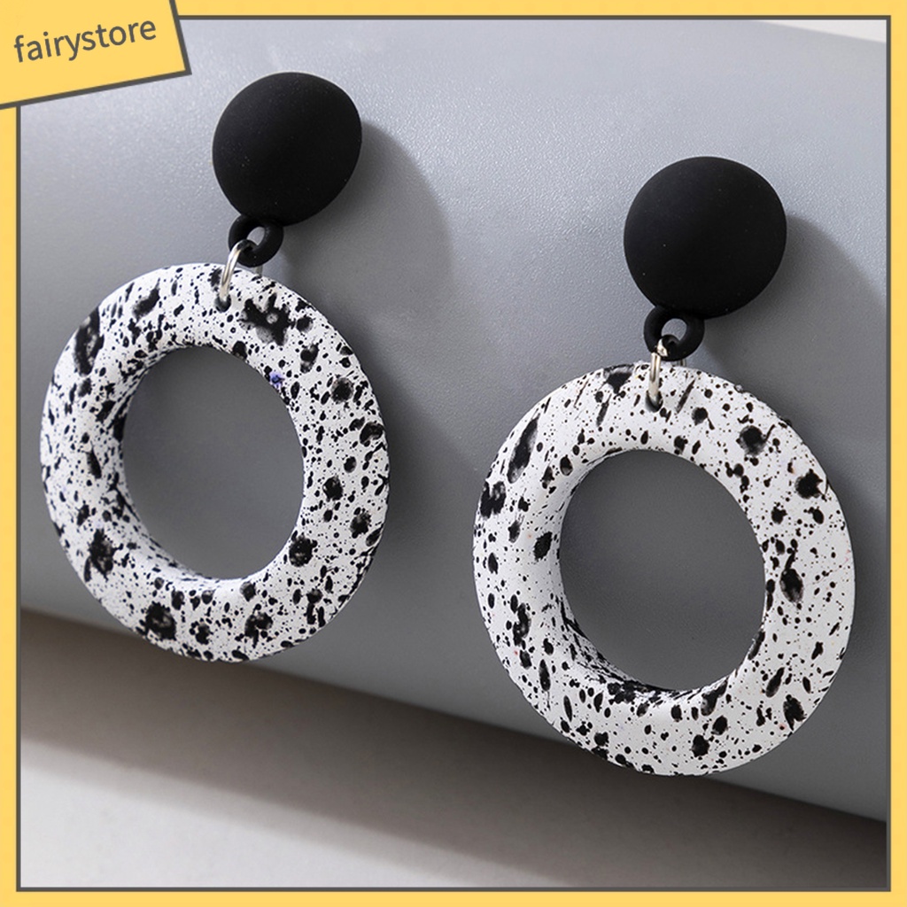 Khuyên tai dáng dài mặt tròn phối màu trắng đen thời trang cá tính