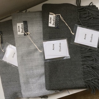 Khăn quàng cổ lông cừu Acne Studios Thuỵ Điển