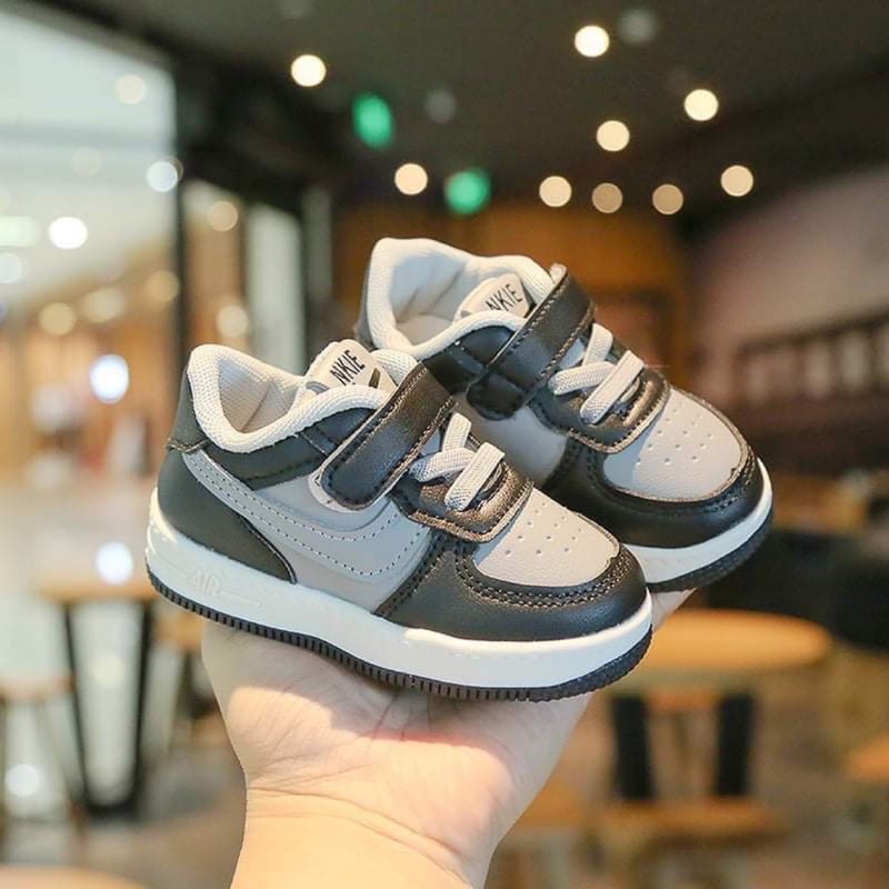 Giày thể thao sneaker bé trai-đen