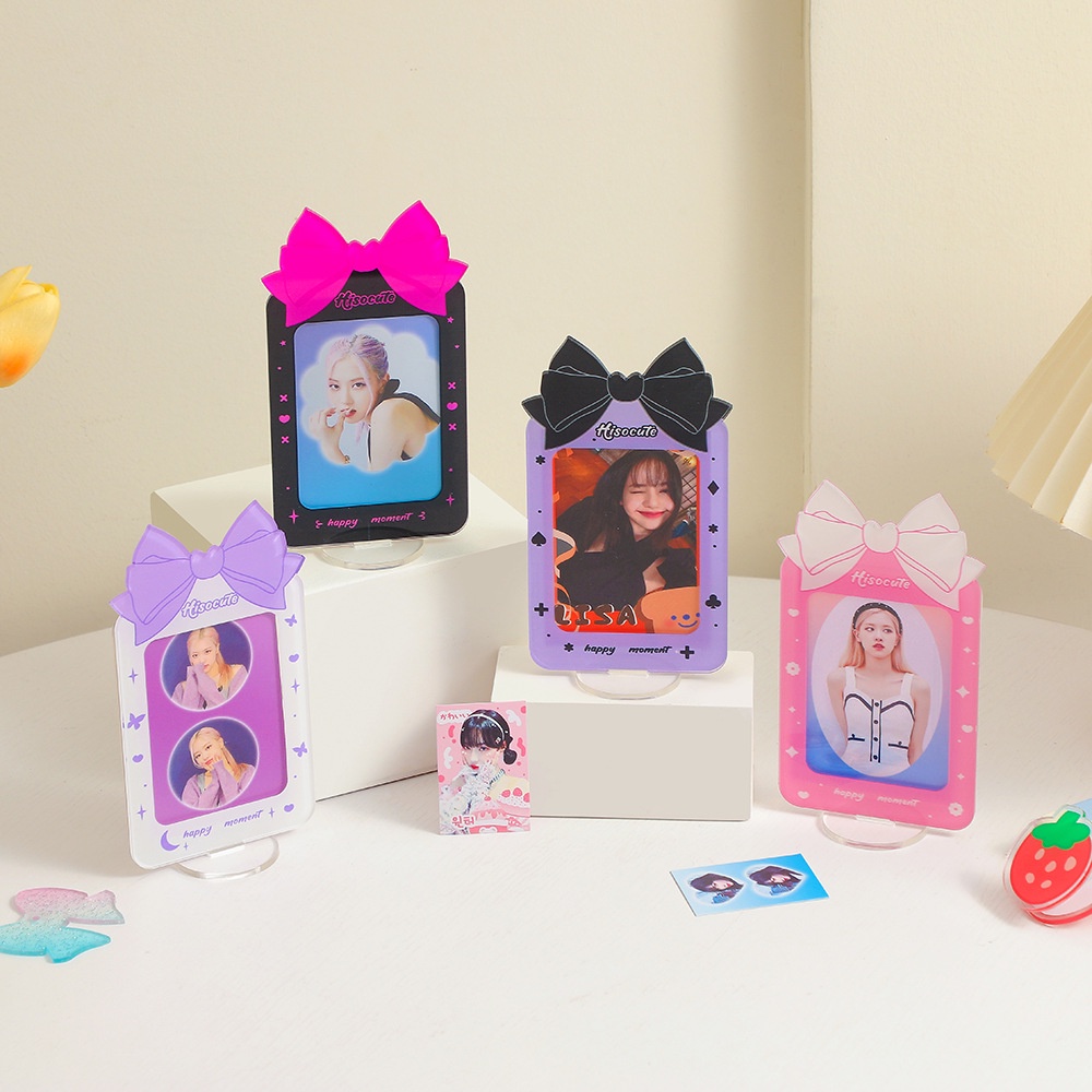 Khung Ảnh Để Bàn Standee Đựng Photocard Idol Hisocute Hình Nơ - Trắng Đen
