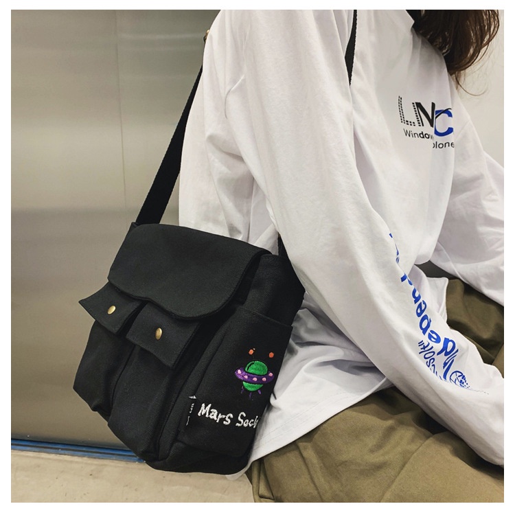 Túi Đeo Chéo nam nữ phong cách Unisex vải canvas cao cấp đựng vừa sách vở đi học màu trắng