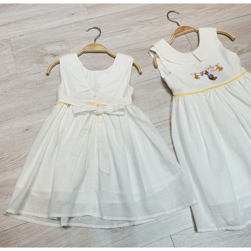 Váy trắng thêu hình gấu bông xinh xắn và cute cho bé gái