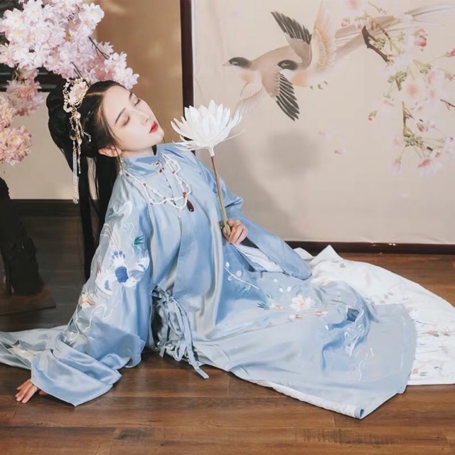 Minh phục thêu cổ trang hãng Nghệ Lan Các