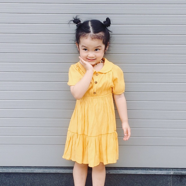 Váy vàng cổ sen