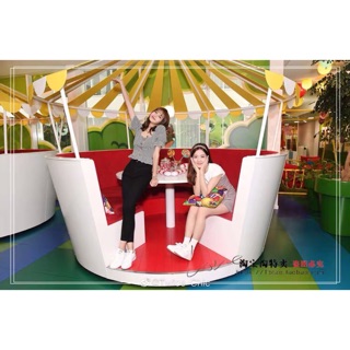 Áo croptop đính khuy Lisa BLACKPINK