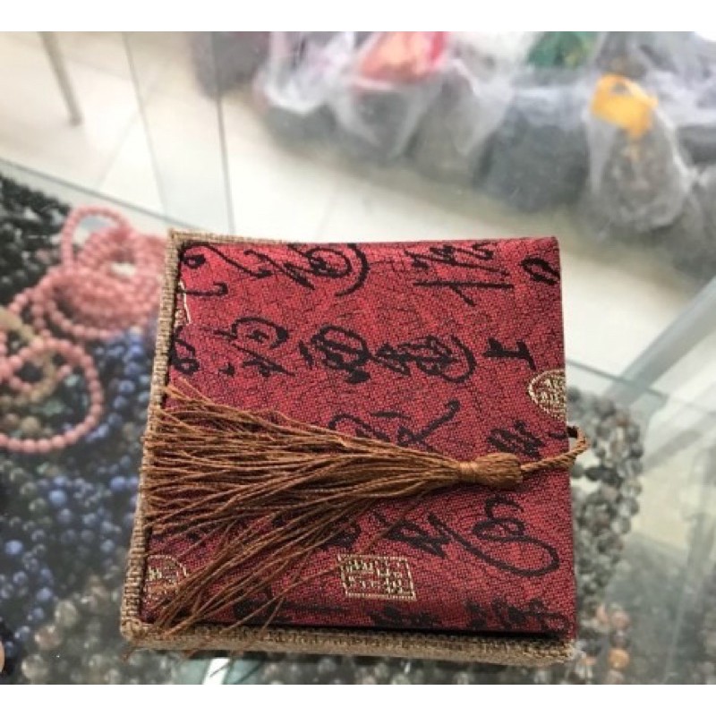 Hộp Gấm Thư Pháp 10x10cm đựng vòng tay