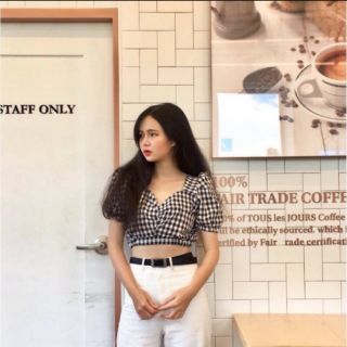 Áo croptop sọc caro tay bồng bo eo