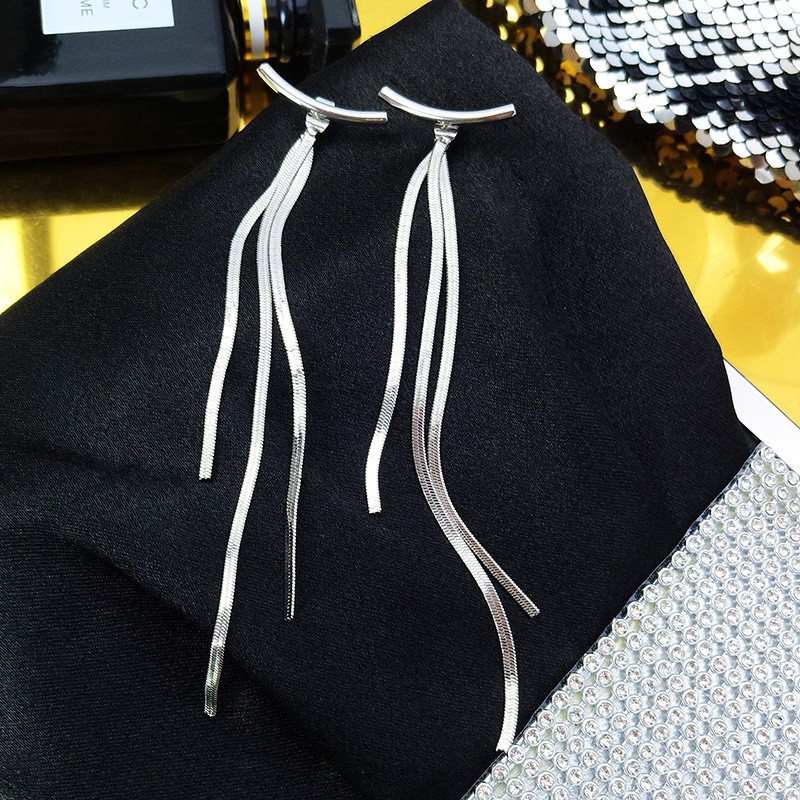 Khuyên tai dáng dài phong cách Hàn Quốc kiểu dáng thời trang