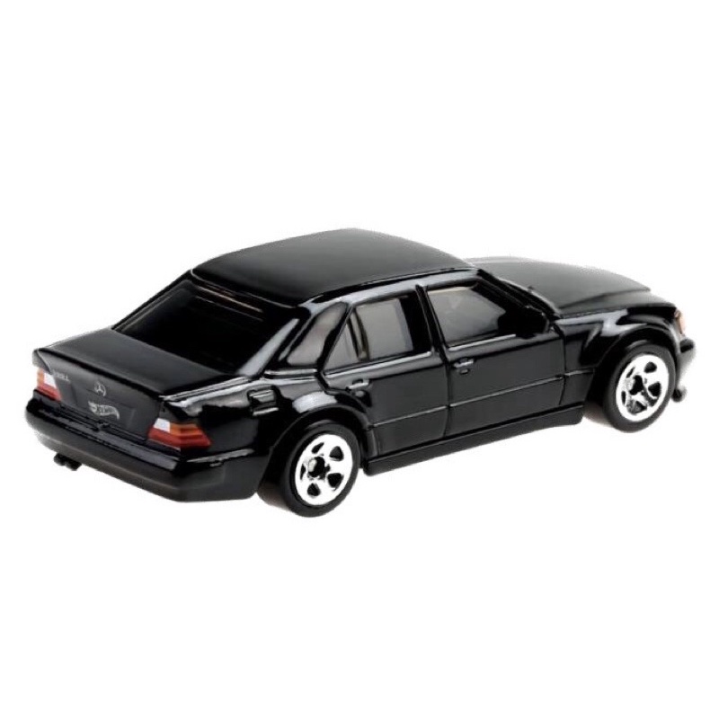 Xe mô hình HotWheels Basic Mercedes-Benz 500E series 2021