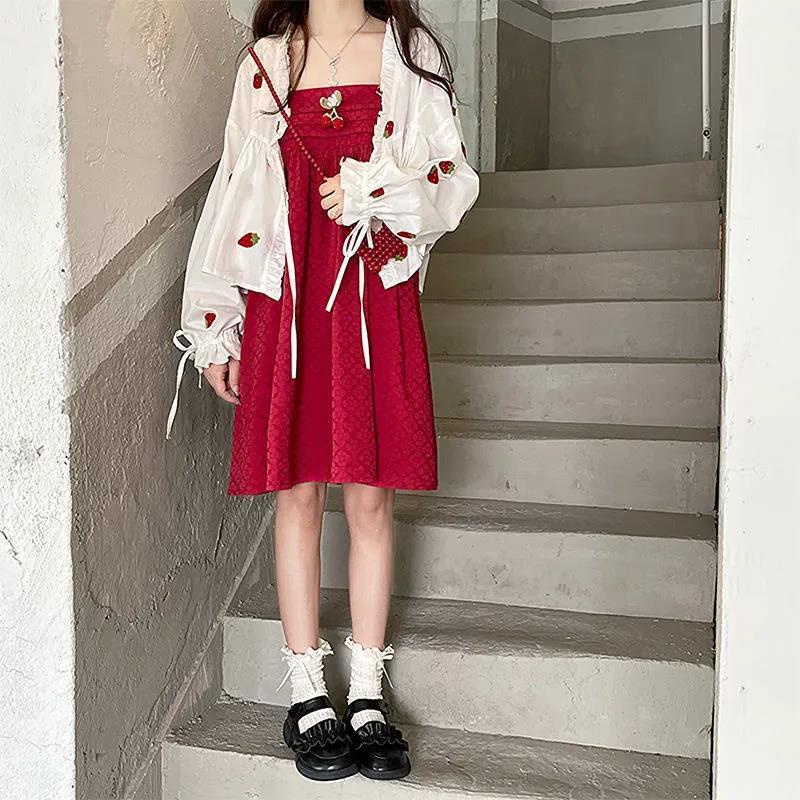 Set Đầm Hai Dây + Áo Choàng Chống Nắng Tay Phồng Đính Nơ Hoạ Tiết Dâu Tây Dễ Thương Xinh Xắn Cho