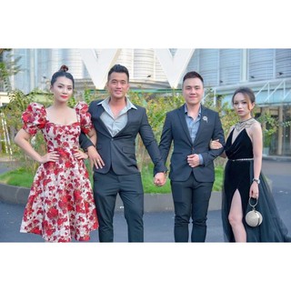 Mã 22 váy hoa đỏ