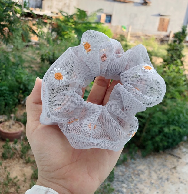 Buộc tóc scrunchies cúc thêu hàng đẹp