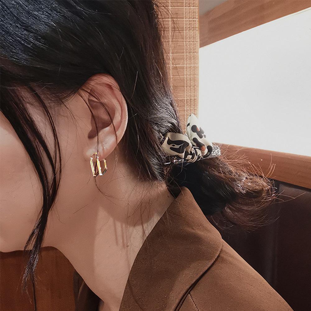 Khuyên Tai Nữ Trang Tạo Hình Độc Đáo