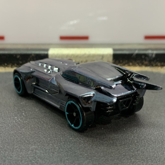 Hot Wheels Mô Hình Đồ Chơi Xe Hơi Batman Bằng Cờ Rôm Màu Bạc